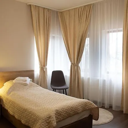 червената къща Guest house Perushtitsa