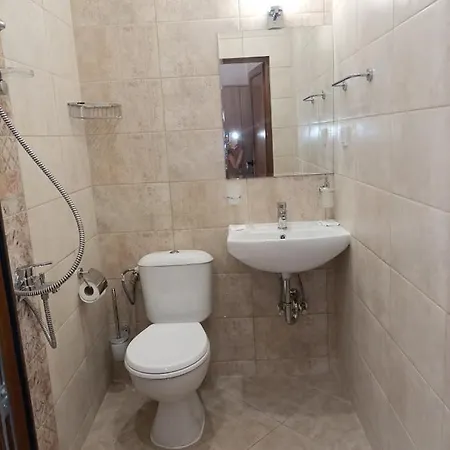 червената къща Guest house Perushtitsa