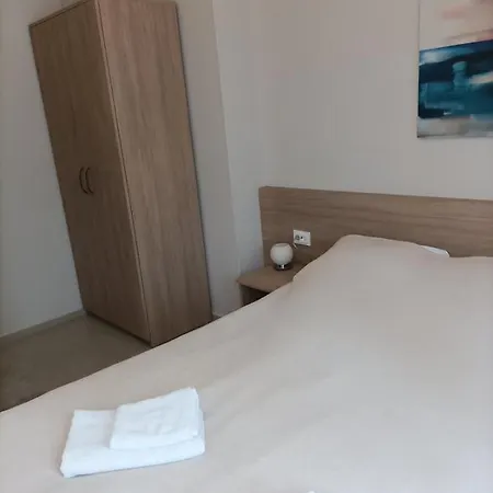 招待所 червената къща Perushtitsa