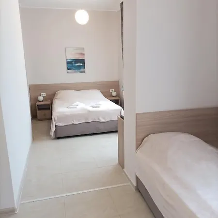 червената къща Guest house