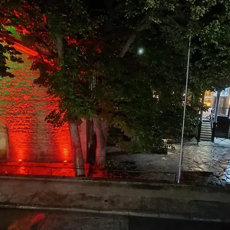 招待所 червената къща