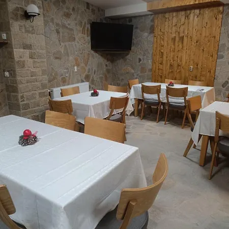 招待所 червената къща 3*