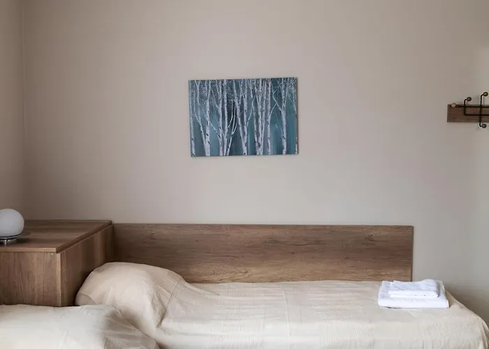 червената къща 3*