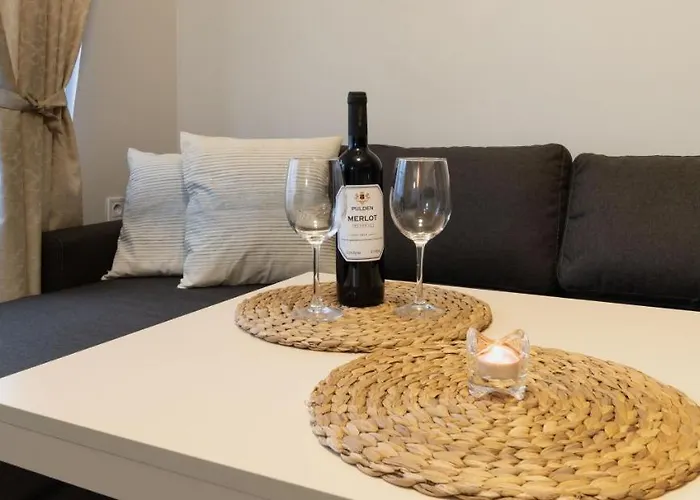 червената къща 3*